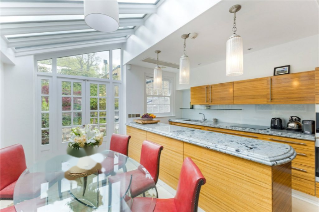 Flat in London, United Kingdom, 124 m² - picture 11