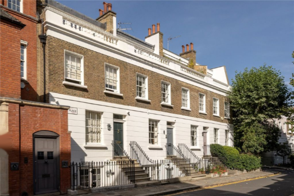 Flat in London, United Kingdom, 148 m² - picture 12