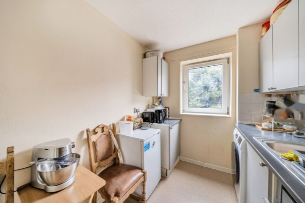 Flat in London, United Kingdom, 48 m² - picture 12