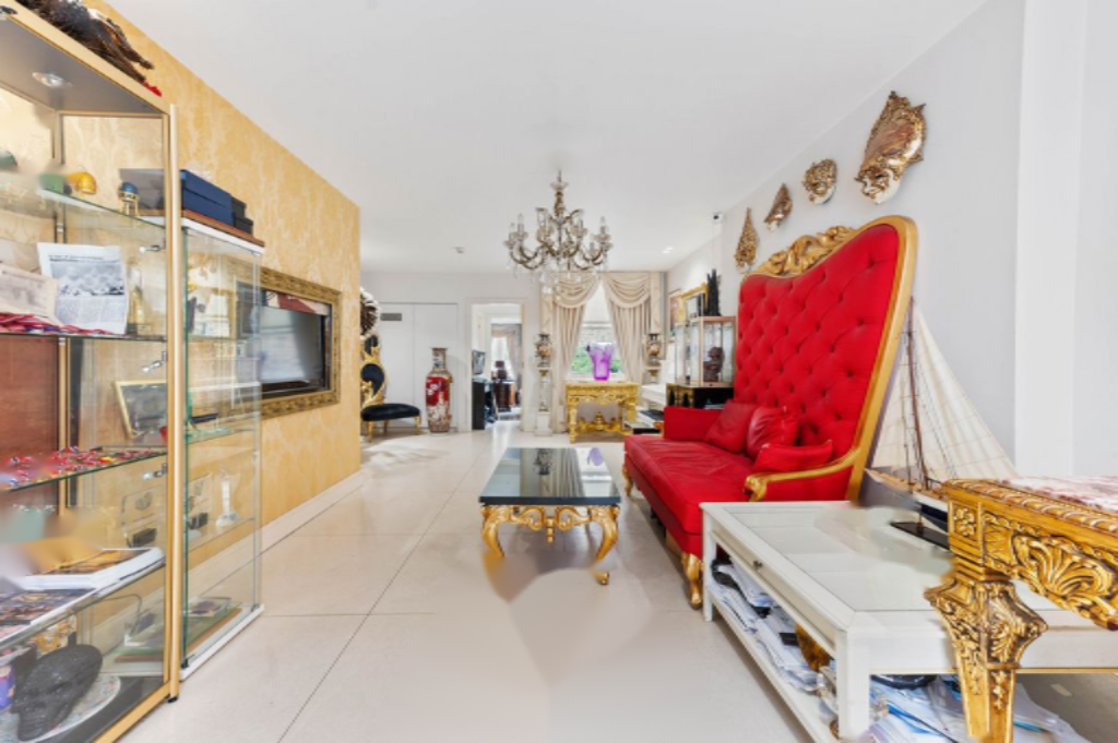 Flat in London, United Kingdom, 287 m² - picture 12