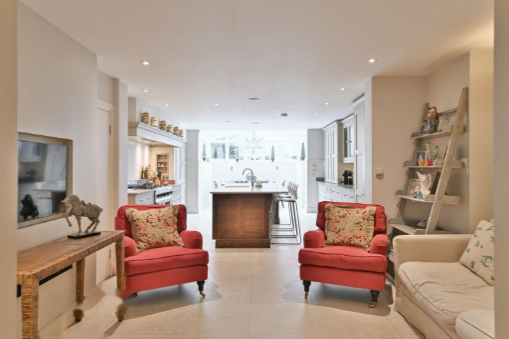 Flat in London, United Kingdom, 288 m² - picture 12