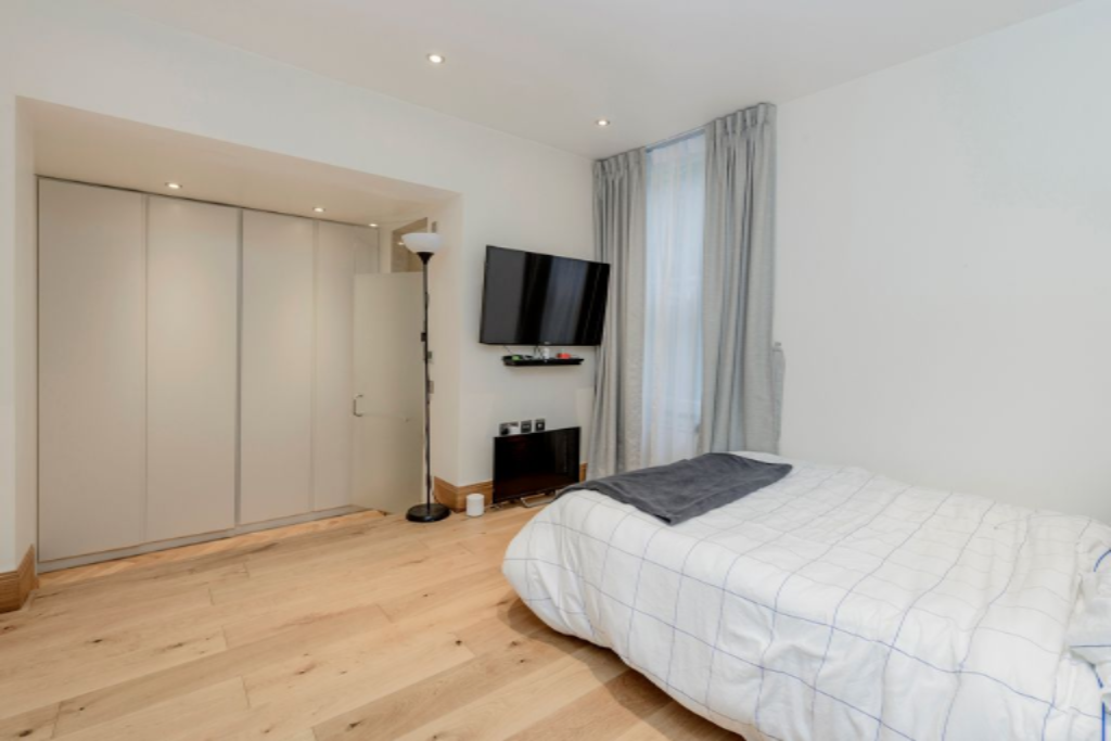 Flat in London, United Kingdom, 104 m² - picture 12