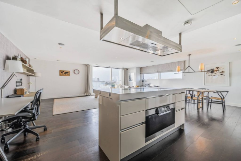 Flat in London, United Kingdom, 160 m² - picture 12