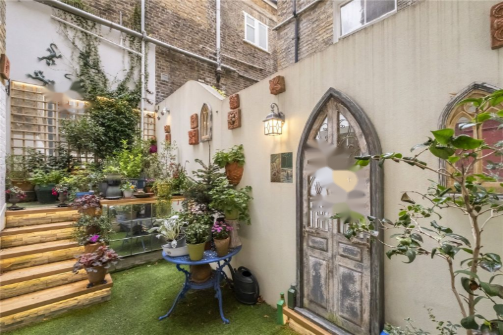 Flat in London, United Kingdom, 241 m² - picture 13