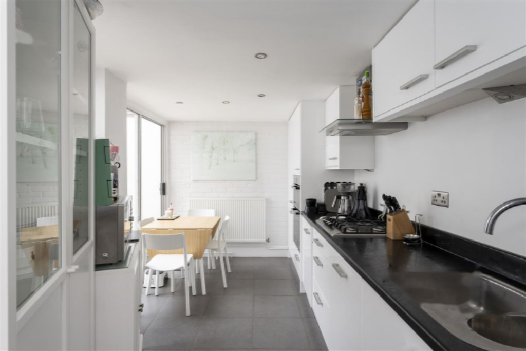 Flat in London, United Kingdom, 117 m² - picture 13