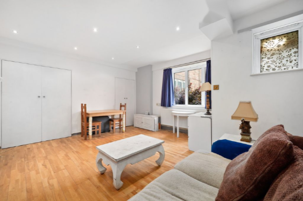 Flat in London, United Kingdom, 71 m² - picture 13