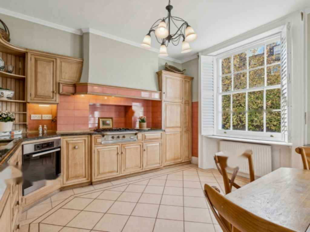 Flat in London, United Kingdom, 206 m² - picture 13