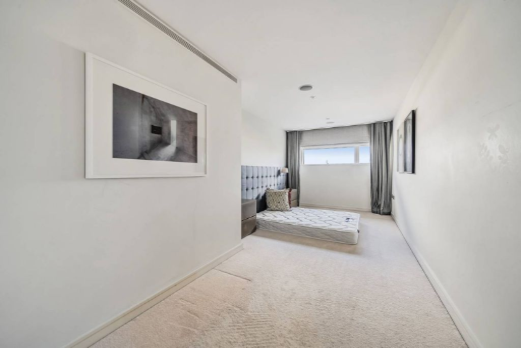 Flat in London, United Kingdom, 160 m² - picture 13