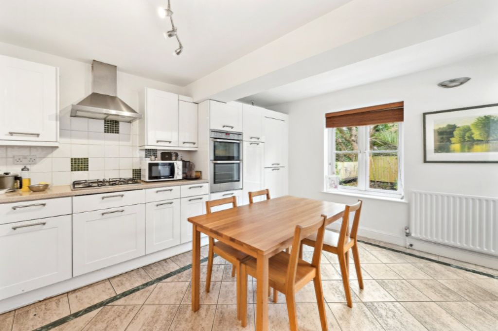 Flat in London, United Kingdom, 59 m² - picture 13