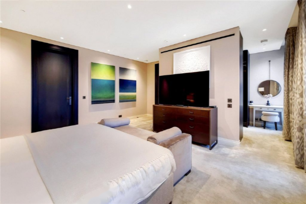 Flat in London, United Kingdom, 216 m² - picture 13