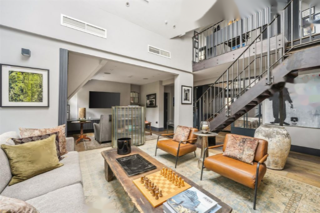 Flat in London, United Kingdom, 131 m² - picture 13