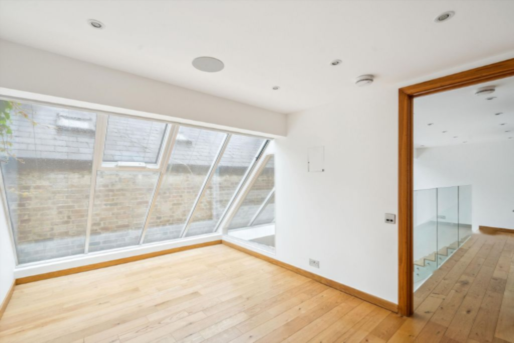 Flat in London, United Kingdom, 93 m² - picture 13