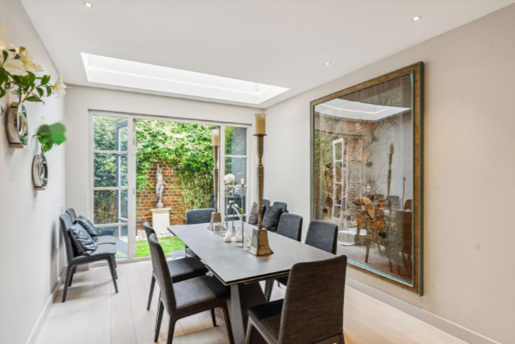 Flat in London, United Kingdom, 130 m² - picture 13