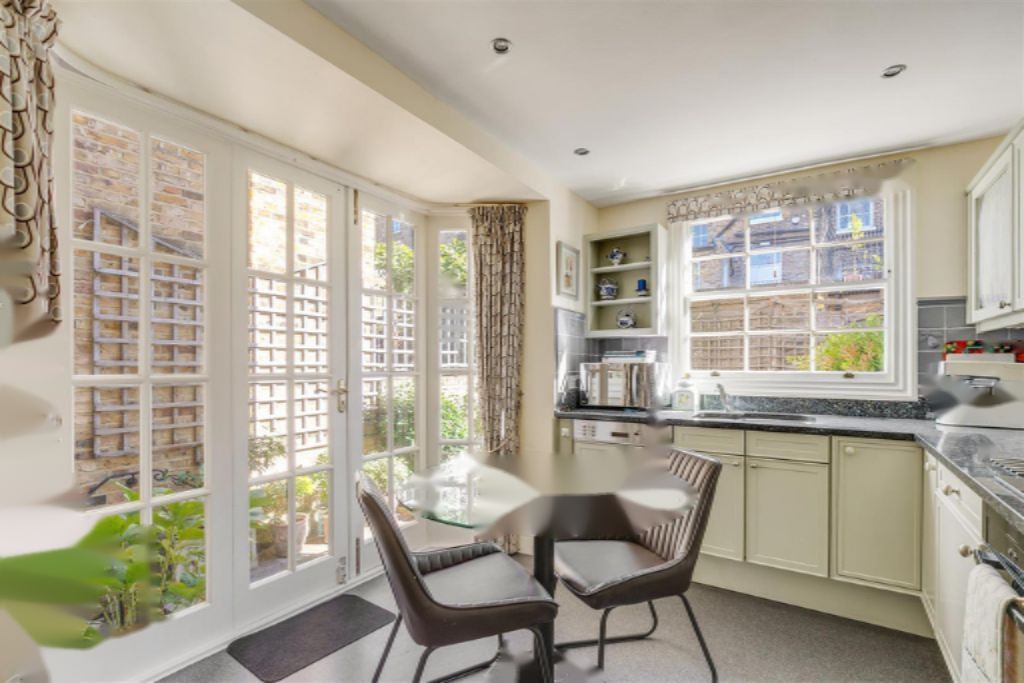 Flat in London, United Kingdom, 125 m² - picture 14