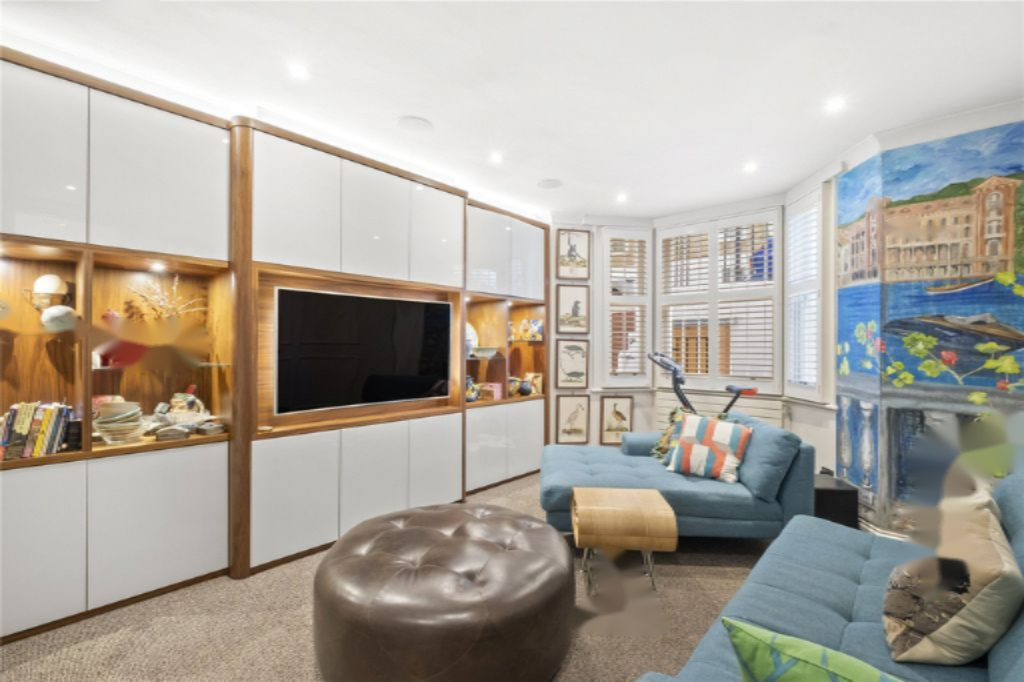 Flat in London, United Kingdom, 241 m² - picture 14