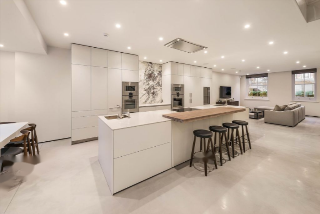 Flat in London, United Kingdom, 594 m² - picture 14