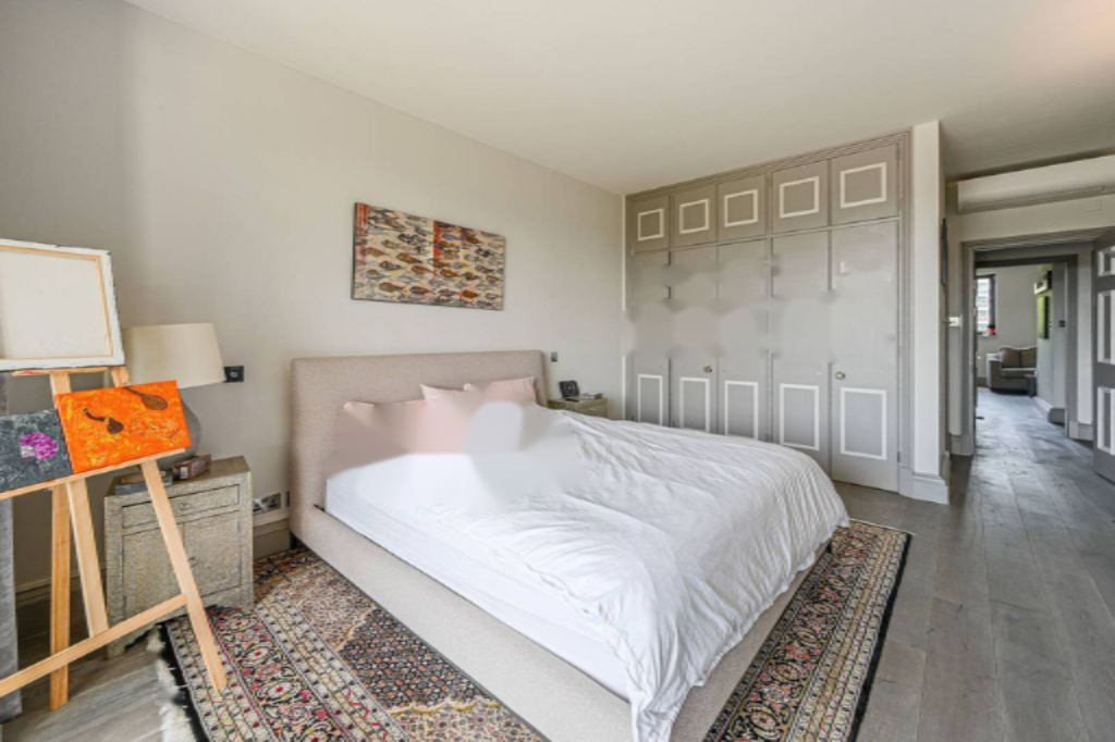 Flat in London, United Kingdom, 141 m² - picture 14