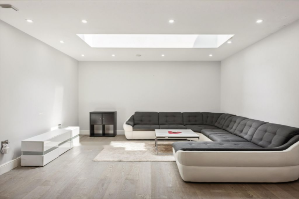 Flat in London, United Kingdom, 234 m² - picture 14