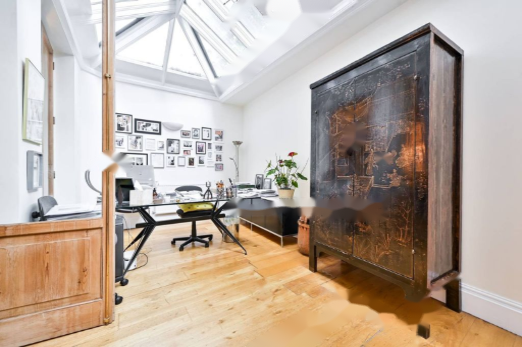 Flat in London, United Kingdom, 144 m² - picture 14