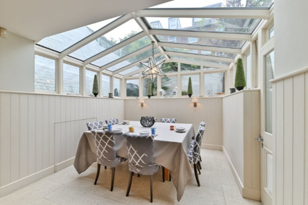 Flat in London, United Kingdom, 288 m² - picture 14