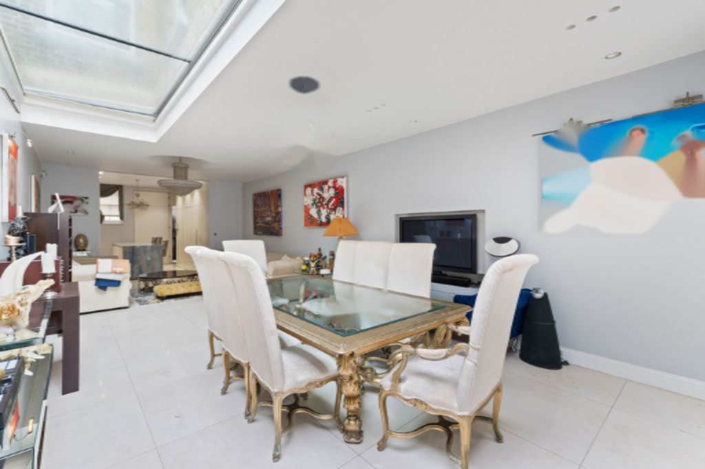 Flat in London, United Kingdom, 287 m² - picture 14