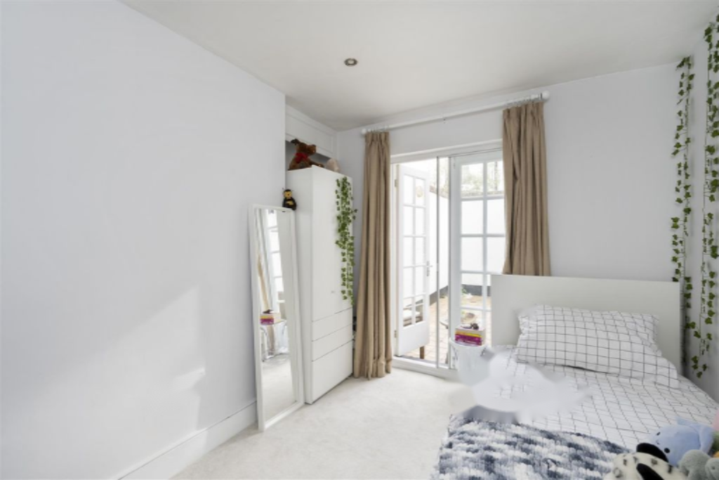 Flat in London, United Kingdom, 117 m² - picture 14