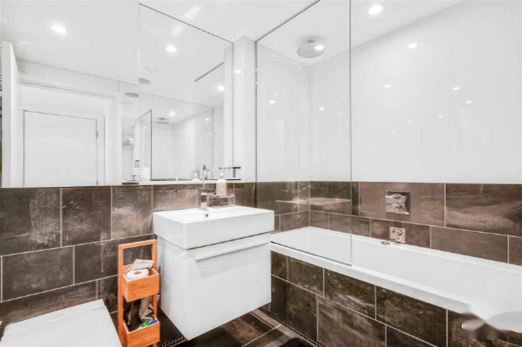 Flat in London, United Kingdom, 76 m² - picture 14