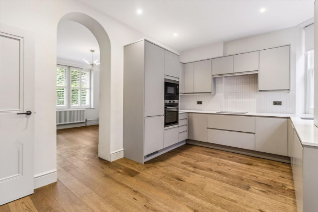 Flat in London, United Kingdom, 105 m² - picture 15