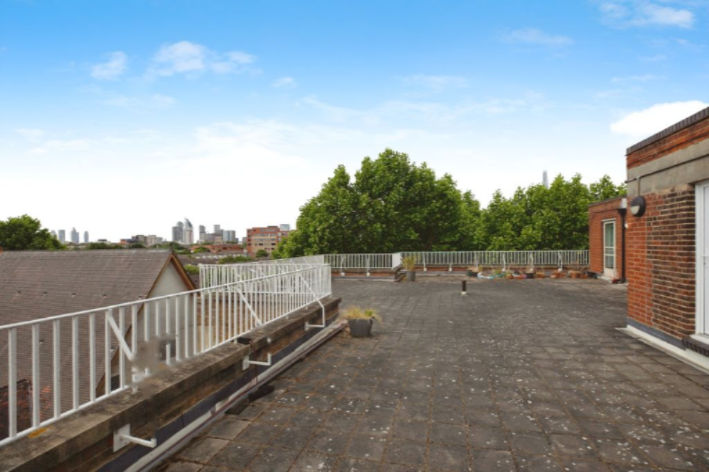 Flat in London, United Kingdom, 32 m² - picture 15