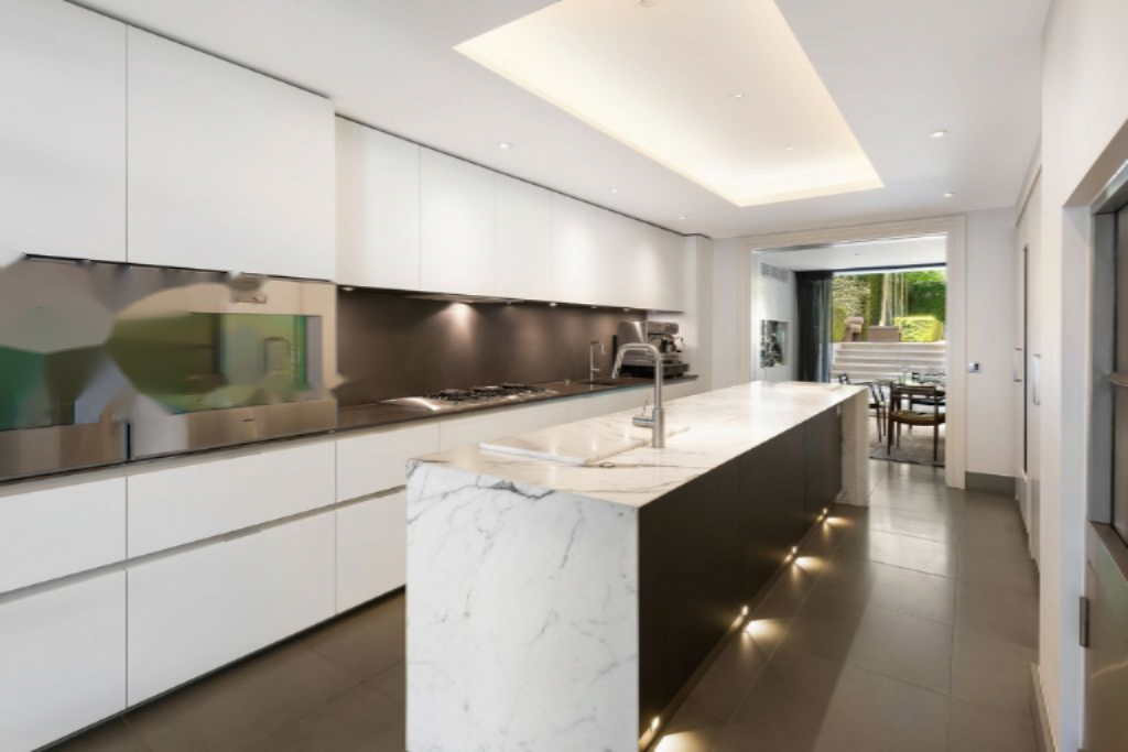 Flat in London, United Kingdom, 772 m² - picture 15