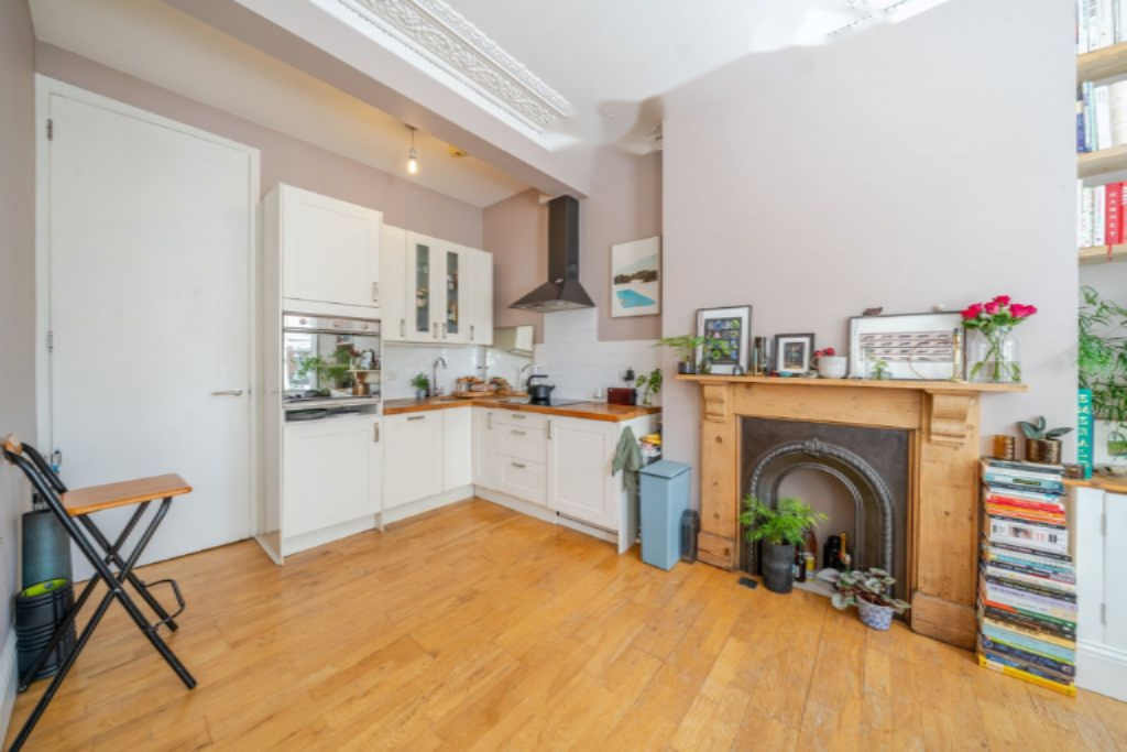 Flat in London, United Kingdom, 42 m² - picture 15