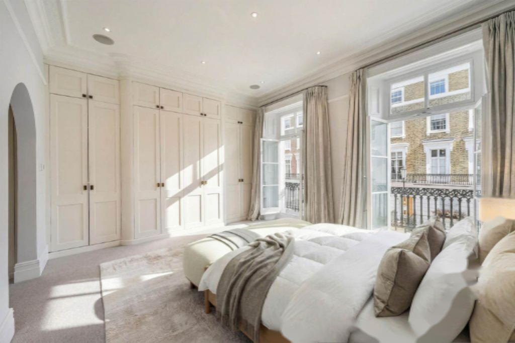 Flat in London, United Kingdom, 274 m² - picture 15