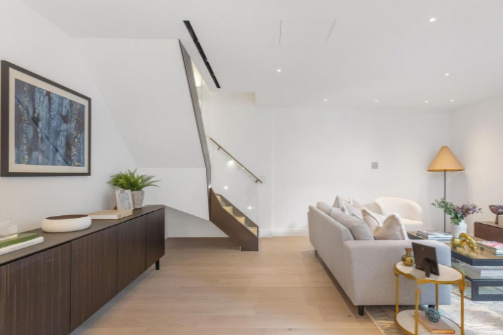 Flat in London, United Kingdom, 114 m² - picture 15