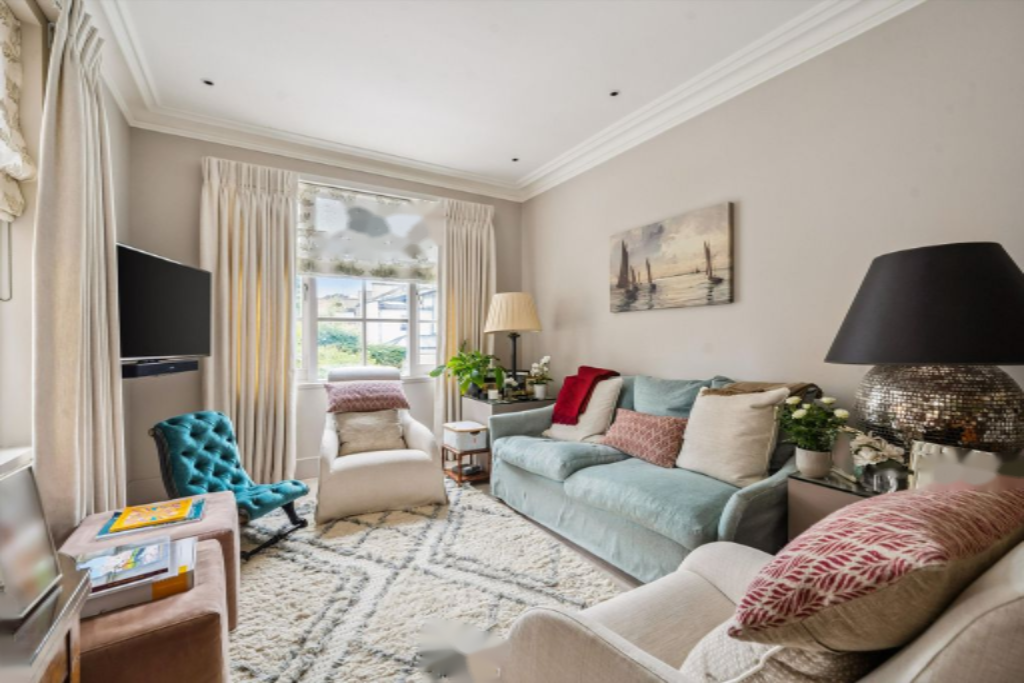 Flat in London, United Kingdom, 130 m² - picture 15