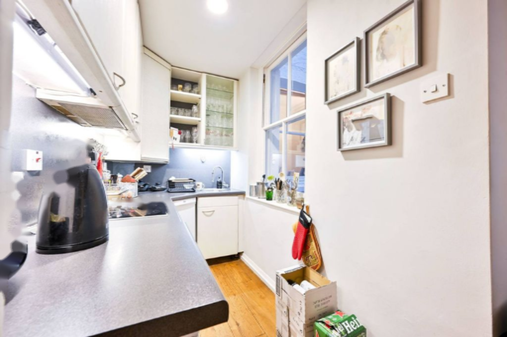 Flat in London, United Kingdom, 144 m² - picture 15