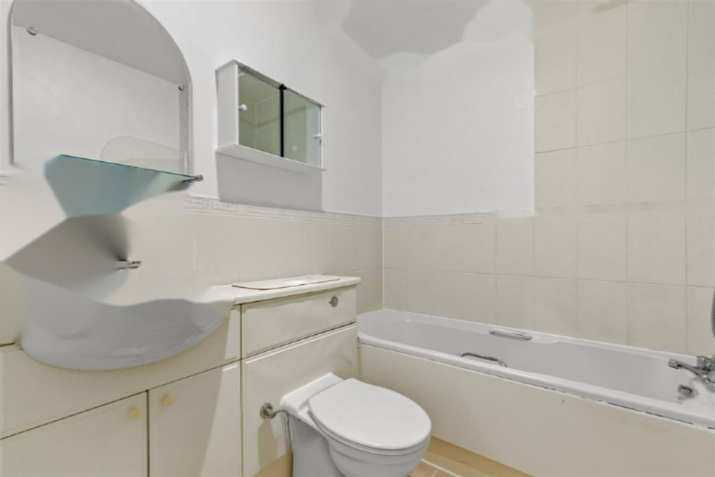 Flat in London, United Kingdom, 68 m² - picture 15