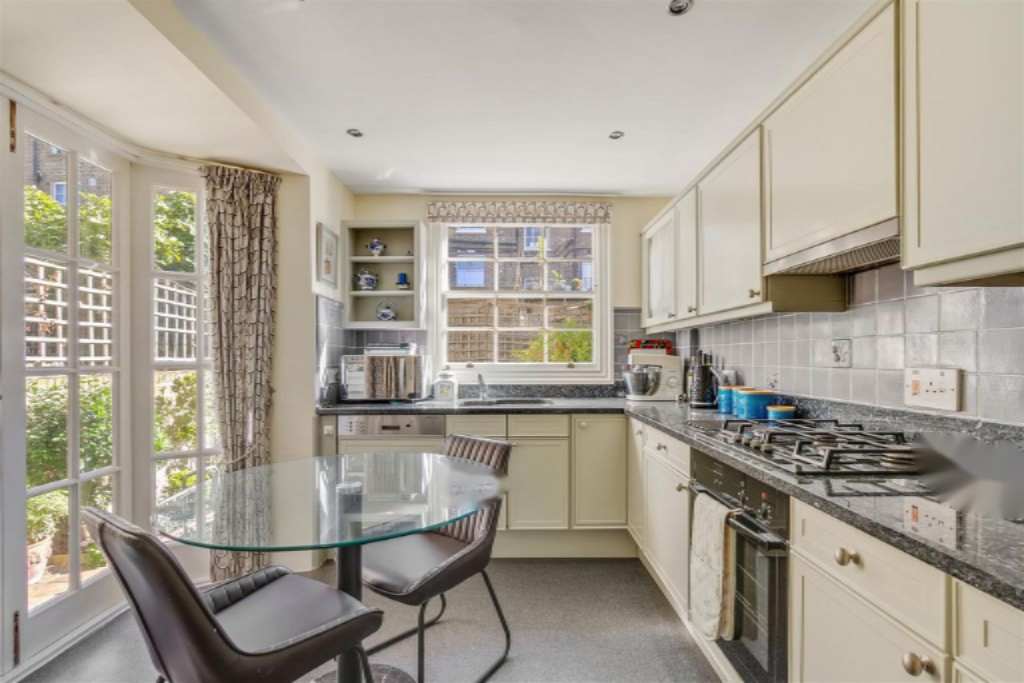 Flat in London, United Kingdom, 125 m² - picture 16