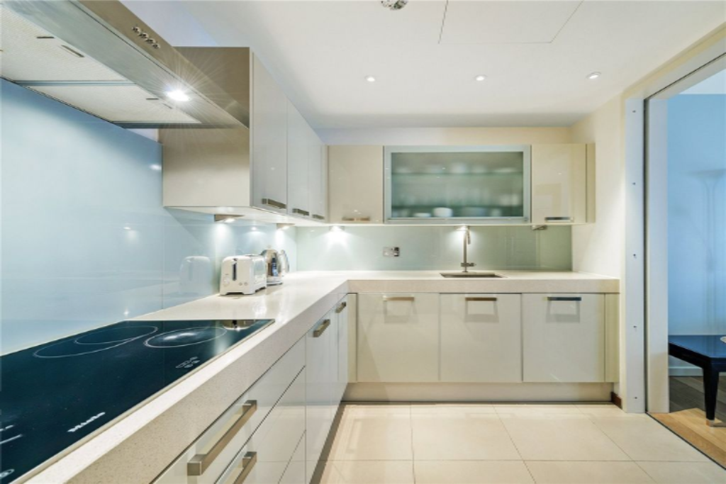 Flat in London, United Kingdom, 91 m² - picture 16