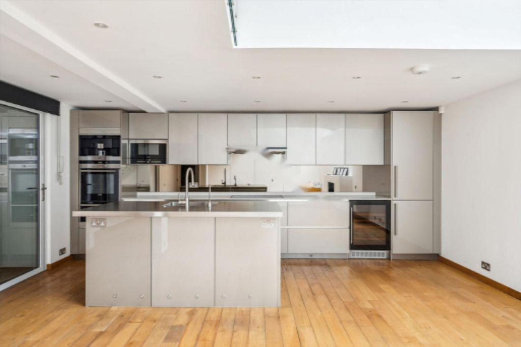 Flat in London, United Kingdom, 93 m² - picture 16