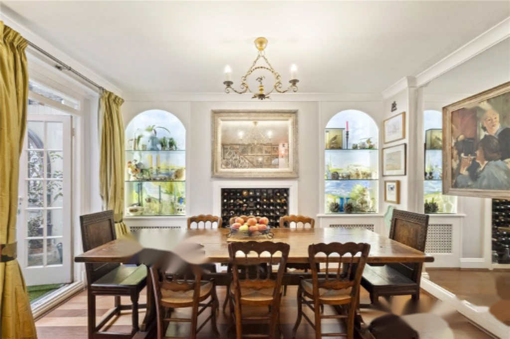 Flat in London, United Kingdom, 241 m² - picture 17