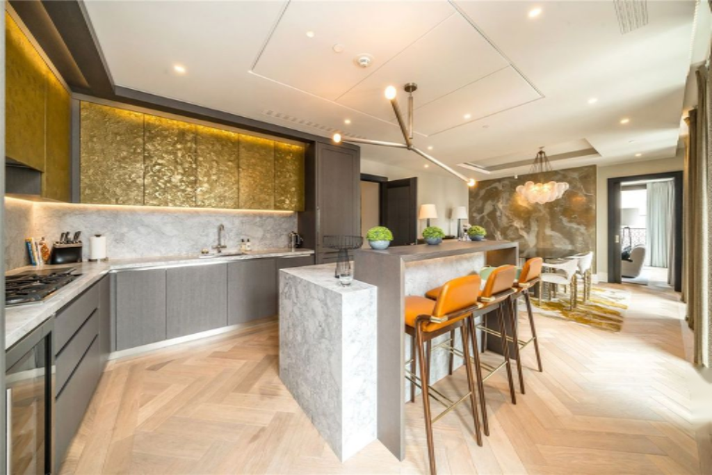 Flat in London, United Kingdom, 248 m² - picture 17