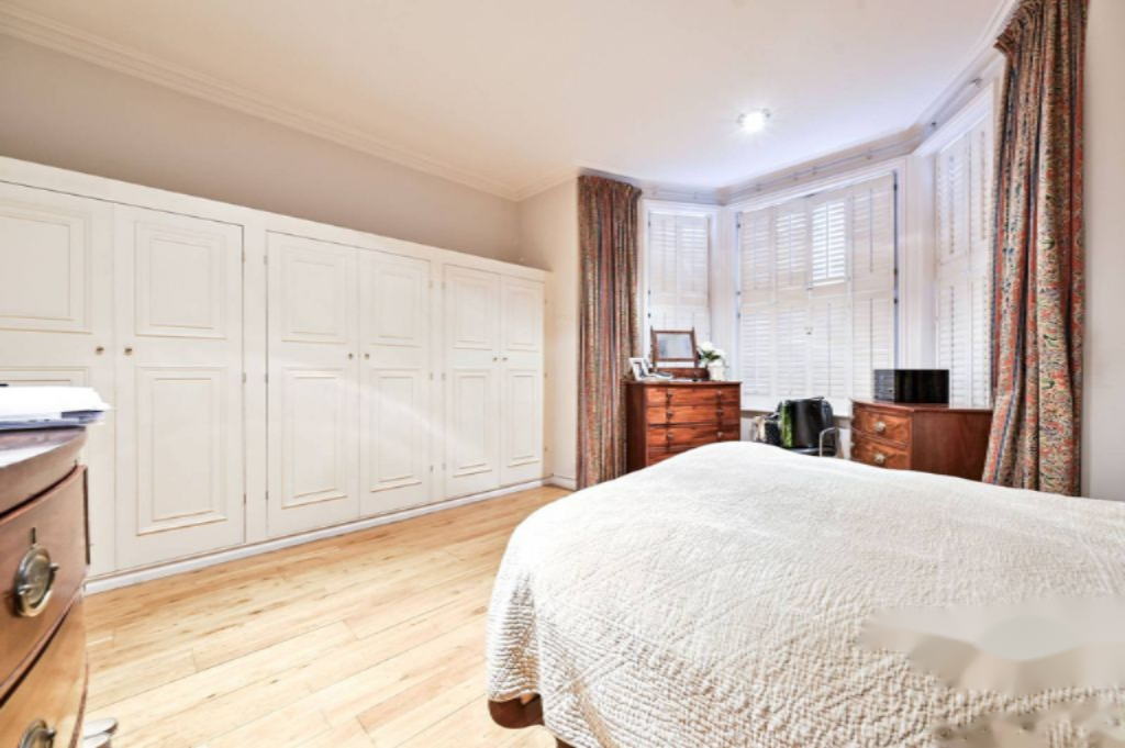 Flat in London, United Kingdom, 144 m² - picture 18