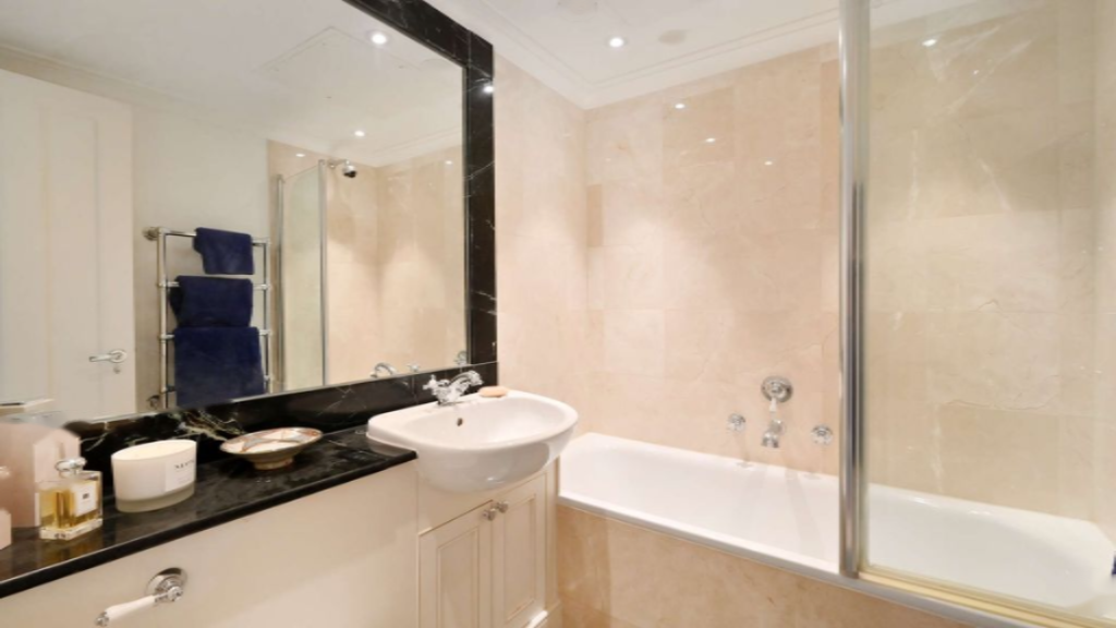 Flat in London, United Kingdom, 140 m² - picture 19