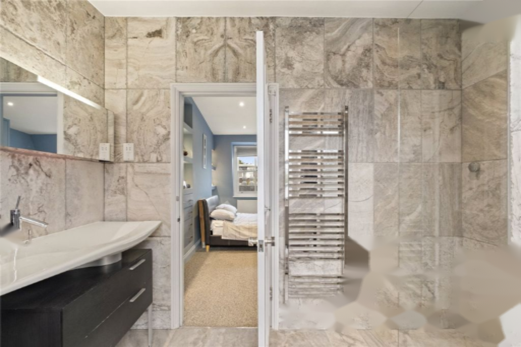 Flat in London, United Kingdom, 241 m² - picture 19