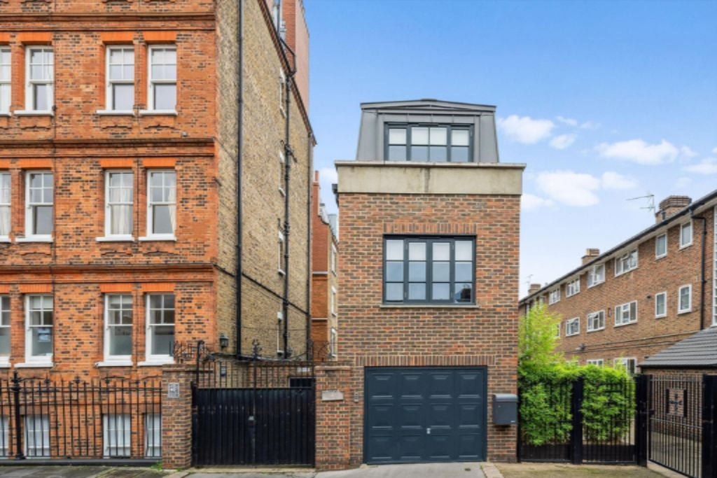 Flat in London, United Kingdom, 130 m² - picture 19