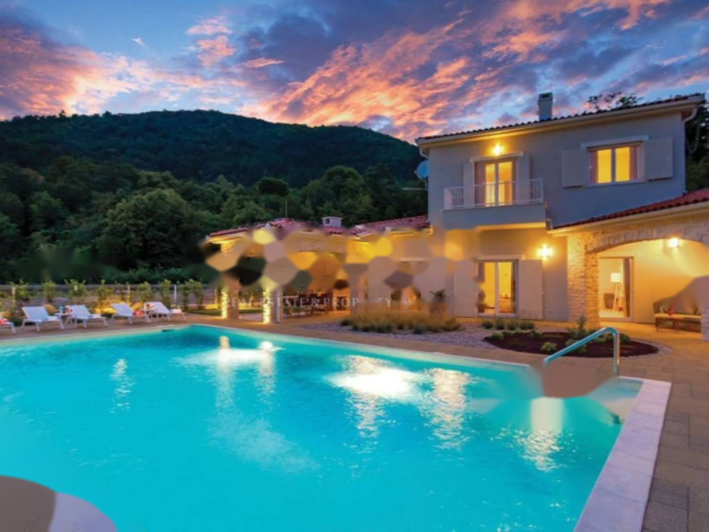 Maison à Opatija, Croatie, 400 m² - image 1