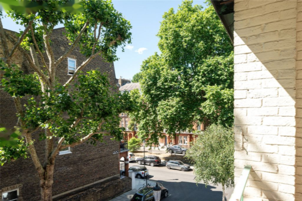 Flat in London, United Kingdom, 59 m² - picture 1