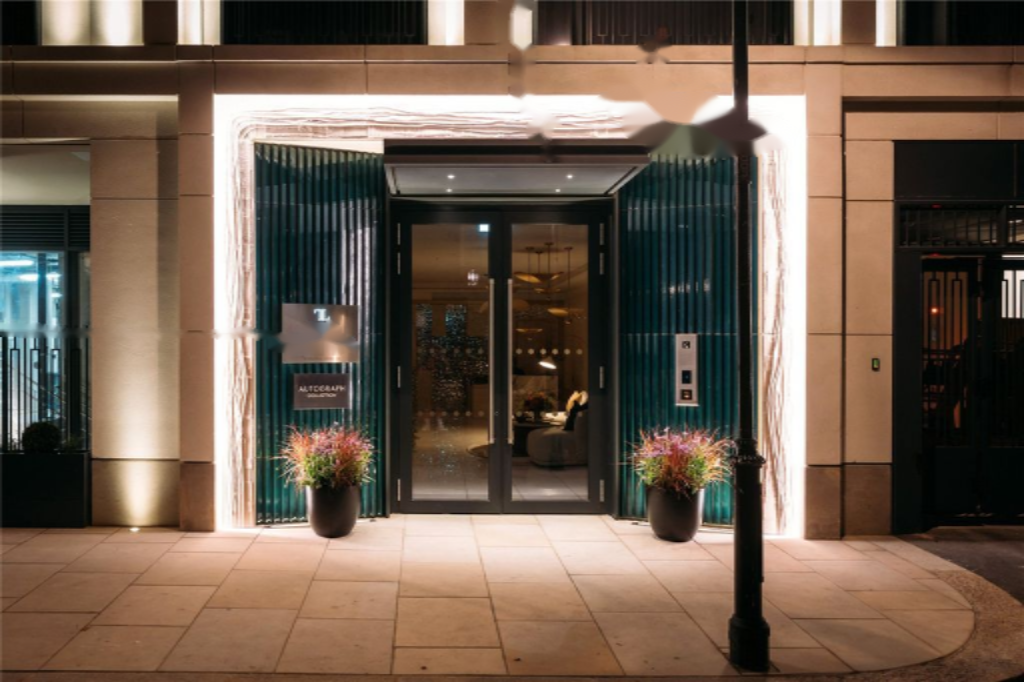 Flat in London, United Kingdom, 74 m² - picture 2