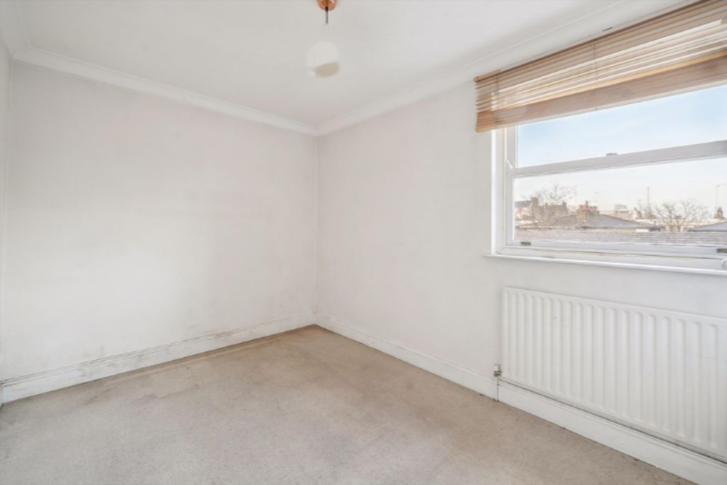 Flat in London, United Kingdom, 79 m² - picture 2