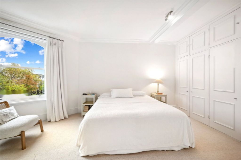 Flat in London, United Kingdom, 87 m² - picture 16